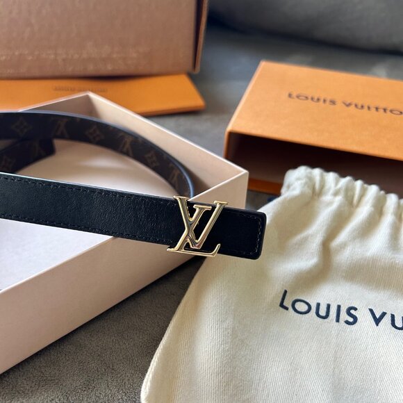 Louis Vuitton Belt. Reversible. Black on one side and brown on the other. - Picture 3 of 13